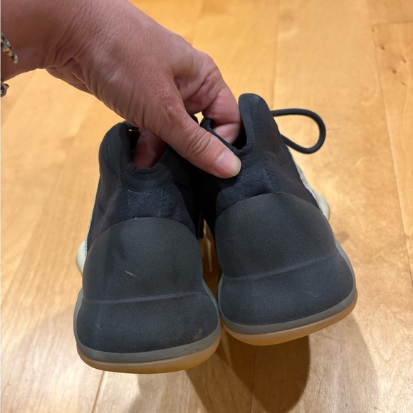 Adidas Yeezy QNTM basketball shoes sneakers youth boy men sz 4 - Picture 5 of 8